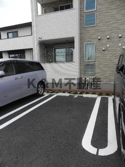 グリーンパークヒルズの駐車場|駐車スペースもあります