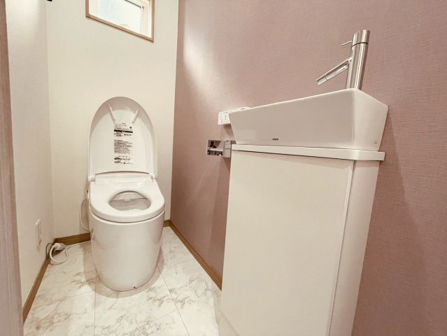 【トイレ】 | 西東京市谷戸町３丁目　新築戸建て | 清潔感あふれるトイレで、毎日の生活を快適にサポート