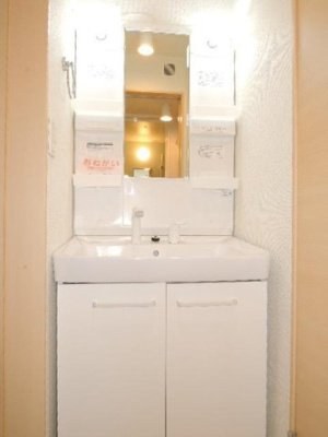 【洗面所】 | ラ・カーサ・ミーア | 脱衣スペースもあります