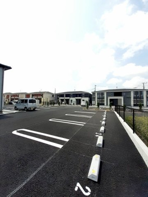 【駐車場】 | コートヤードⅦ | 車をお持ちの方に嬉しい駐車場付きの物件です