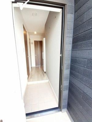 【玄関】 | コートヤードⅦ | 明るい玄関です