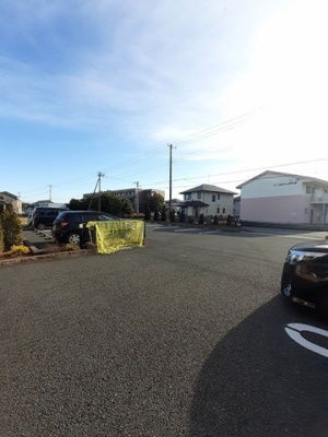 【駐車場】 | カーサアニュー | 駐車場完備です