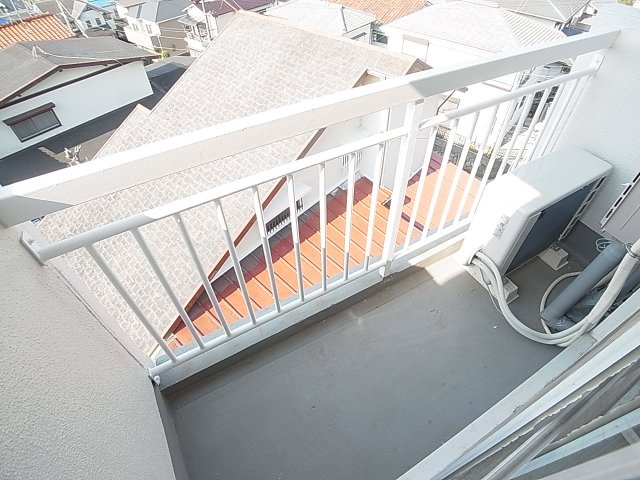 オレンジマンションのバルコニー|日当たりの良いバルコニー
