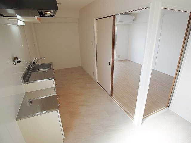 オレンジマンションの居間・リビング|リノベーションされた室内