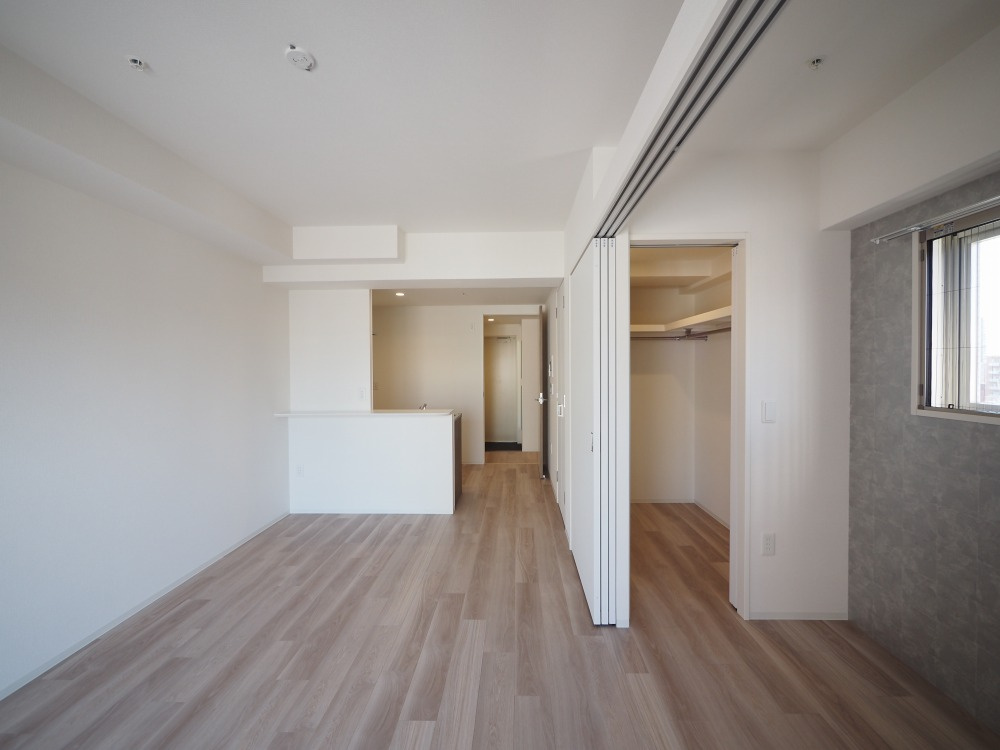 セレニテフラン谷町四丁目の居間・リビング