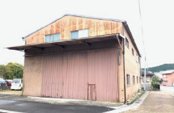 甲賀市土山町北土山の倉庫の外観