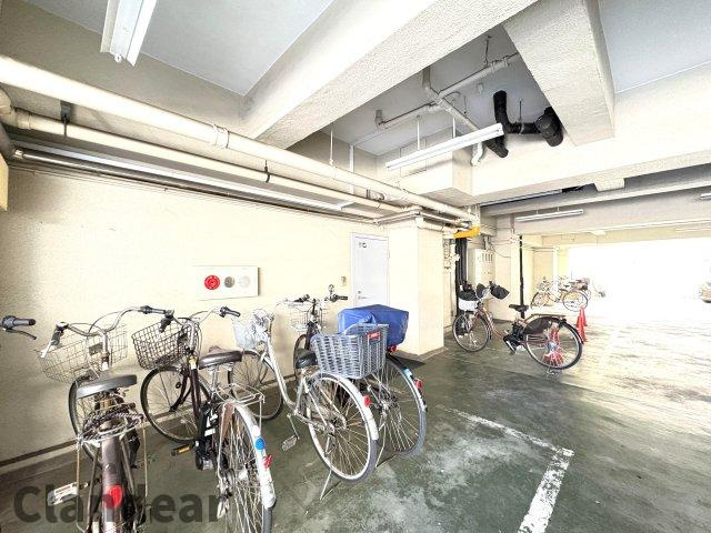 メイゾン向島の駐輪場|ドキドキの新生活も、安心してスタート。ぴったりの住まいを見つけませんか？クランディアが一緒に住まい選びをサポートします‼　まずは、お気軽にお問合せください　＃クランディア