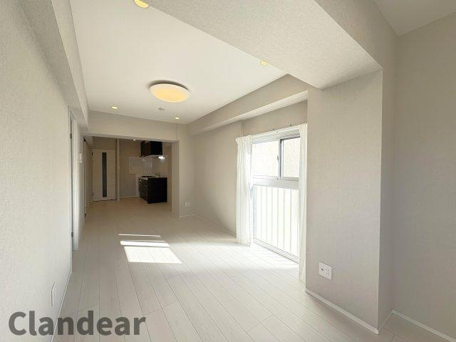 メイゾン向島の居間・リビング|ドキドキの新生活も、安心してスタート。ぴったりの住まいを見つけませんか？クランディアが一緒に住まい選びをサポートします‼　まずは、お気軽にお問合せください　＃クランディア