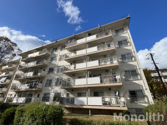 泉北桃山台１丁12号棟の外観