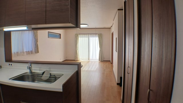 新市町戸手　太陽光・蓄電池電化住宅　駐車場６台