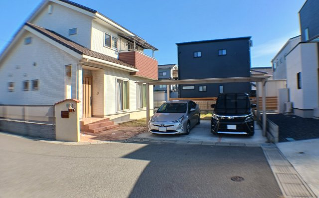 新市町戸手　太陽光・蓄電池電化住宅　駐車場６台の外観