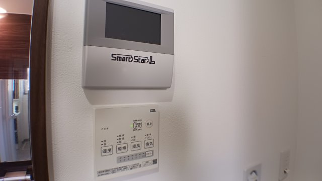 新市町戸手　太陽光・蓄電池電化住宅　駐車場６台