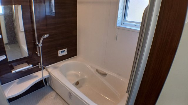 新市町戸手　太陽光・蓄電池電化住宅　駐車場６台