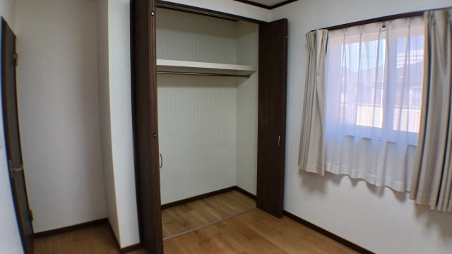 新市町戸手　太陽光・蓄電池電化住宅　駐車場６台