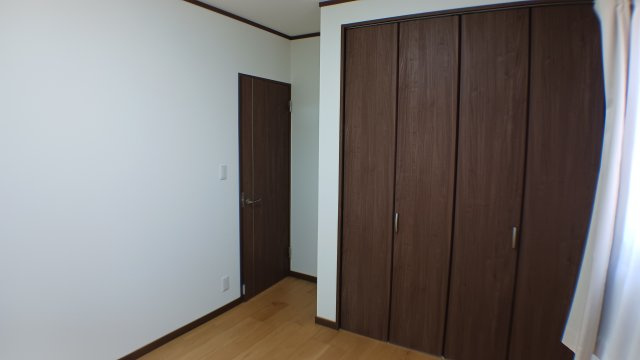 新市町戸手　太陽光・蓄電池電化住宅　駐車場６台