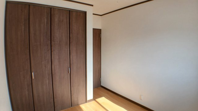 新市町戸手　太陽光・蓄電池電化住宅　駐車場６台