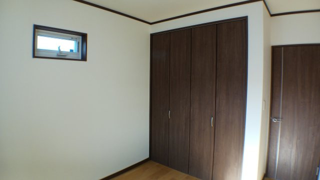 新市町戸手　太陽光・蓄電池電化住宅　駐車場６台