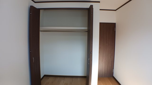 新市町戸手　太陽光・蓄電池電化住宅　駐車場６台