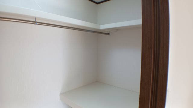 新市町戸手　太陽光・蓄電池電化住宅　駐車場６台