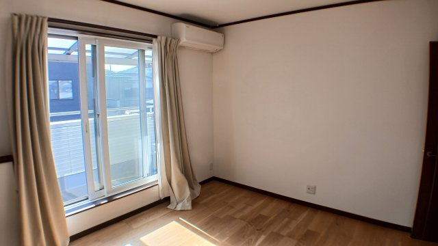 新市町戸手　太陽光・蓄電池電化住宅　駐車場６台