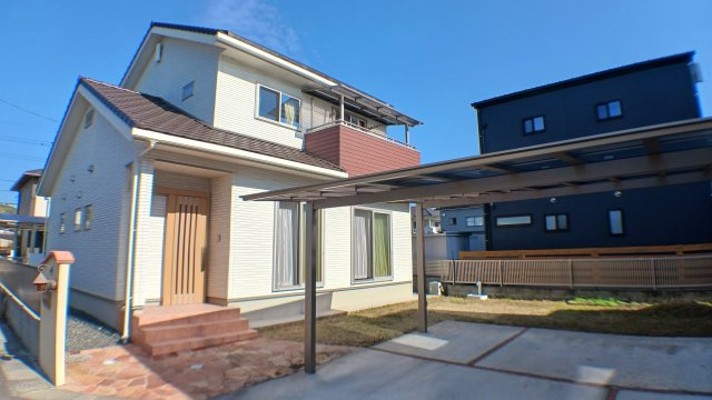 新市町戸手　太陽光・蓄電池電化住宅　駐車場６台