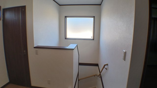 新市町戸手　太陽光・蓄電池電化住宅　駐車場６台