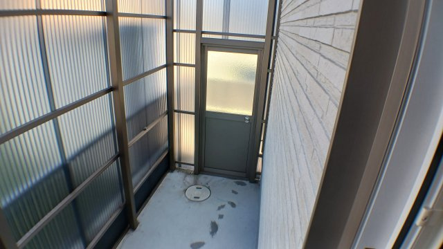 新市町戸手　太陽光・蓄電池電化住宅　駐車場６台