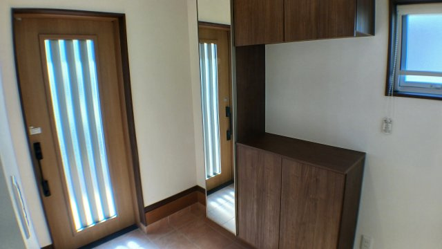 新市町戸手　太陽光・蓄電池電化住宅　駐車場６台