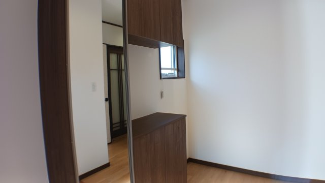 新市町戸手　太陽光・蓄電池電化住宅　駐車場６台