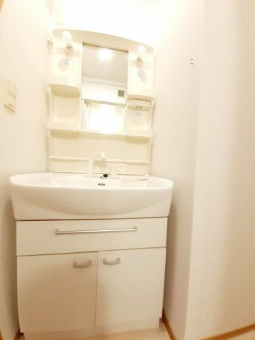 ボヌールプラスＡの洗面所|ゆったりとスペースのある洗面所