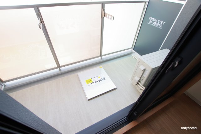 メトロ―サ弁天町　仲介手数料無料のバルコニー