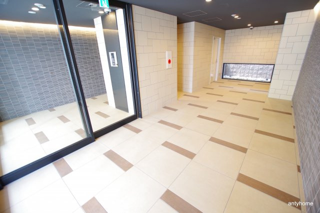 メトロ―サ弁天町　仲介手数料無料のロビー