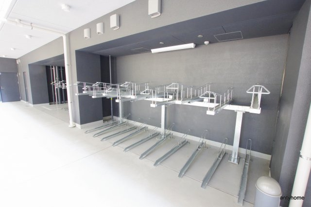 メトロ―サ弁天町　仲介手数料無料の駐車場