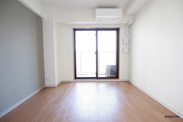 メトロ―サ弁天町　仲介手数料無料の居間・リビング