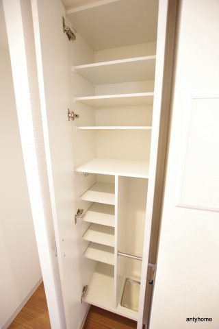 メトロ―サ弁天町　仲介手数料無料の収納