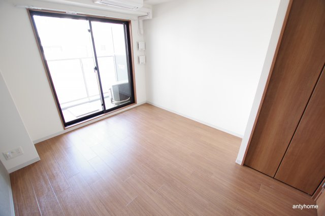 メトロ―サ弁天町　仲介手数料無料の居間・リビング