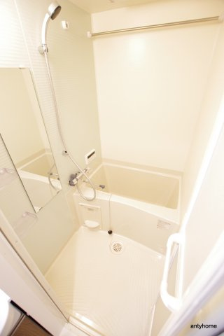 メトロ―サ弁天町　仲介手数料無料の浴室