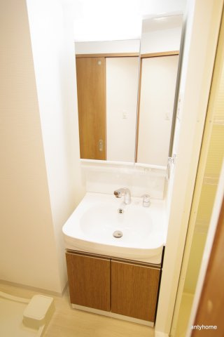 メトロ―サ弁天町　仲介手数料無料の洗面所