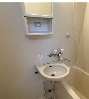 【洗面所】 | グリーンベルハイツ | 収納スペース付きの洗面台で使いやすい♪