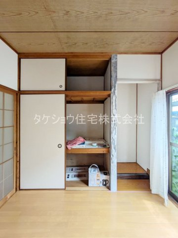 上白水2丁目貸家の収納|1階洋室押入