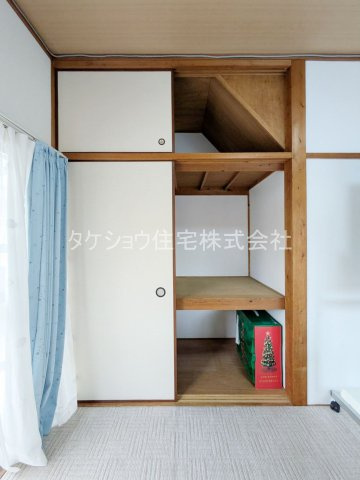 上白水2丁目貸家の収納|1階和室押入