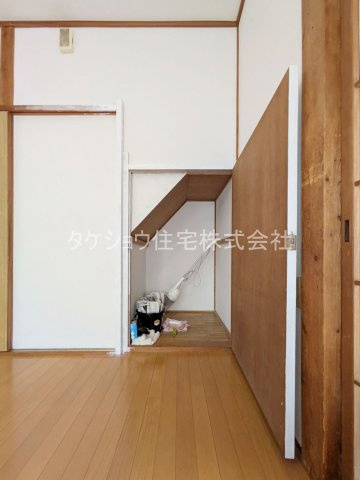 上白水2丁目貸家の収納|階段下収納