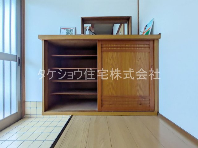 上白水2丁目貸家の玄関|靴箱