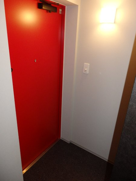 新品家具付きマンション大久保17(KaGood東京)の玄関