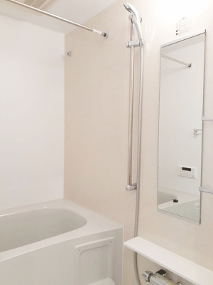 【浴室】 | スリール・ダーンジュ | 清潔感のあるお風呂です♪