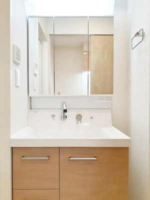 【洗面所】 | スリール・ダーンジュ | 明るい洗面所です