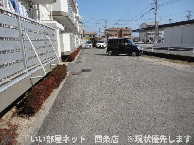 メゾン矢野の駐車場