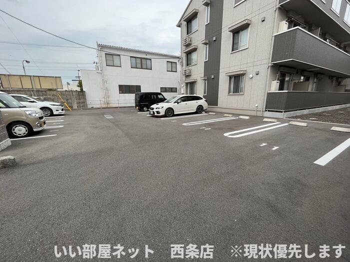 ディアコート城東の駐車場