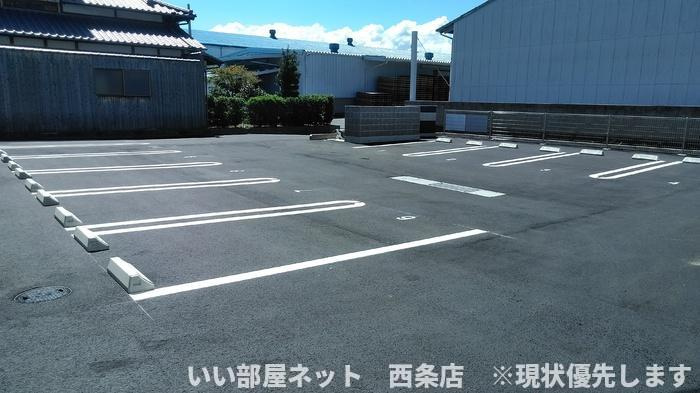 ディアコート城東の駐車場