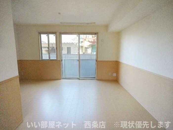 エトワールしゅりⅡの居間・リビング